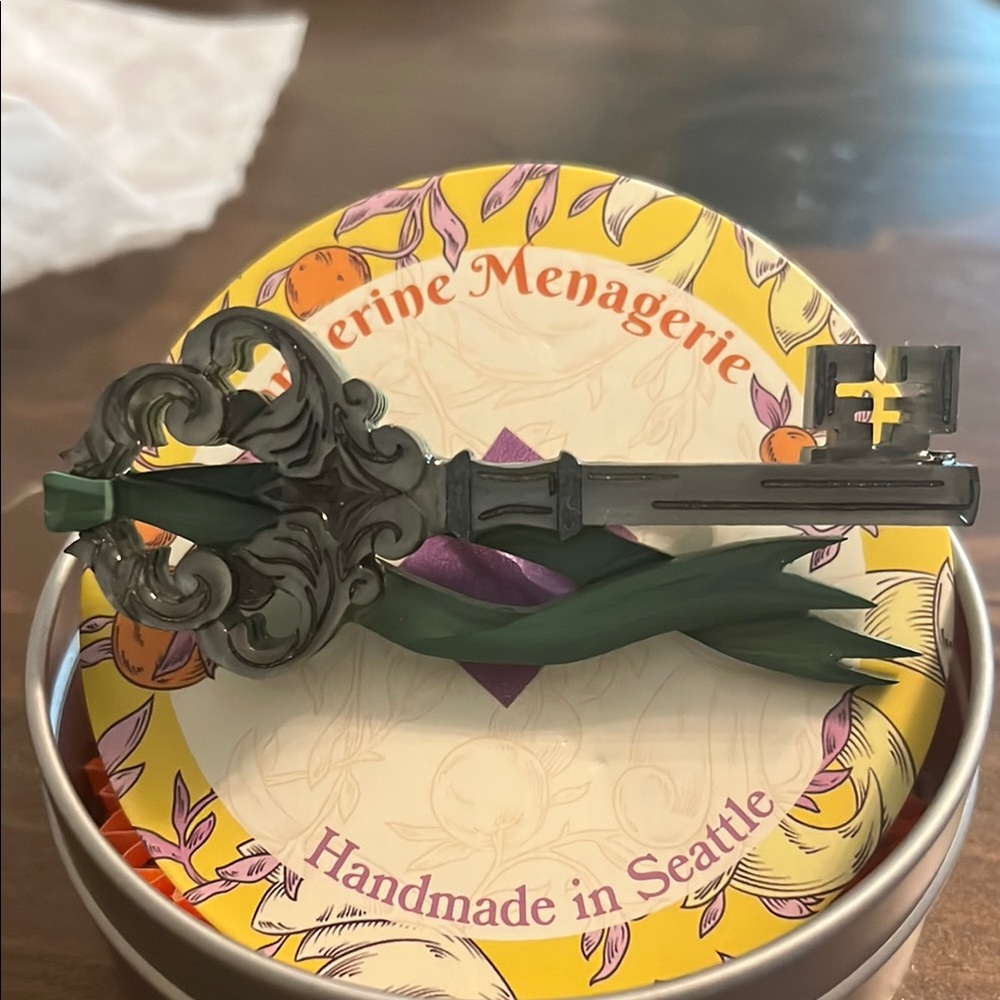 Tangerine Menagerie Antique Key, celadon